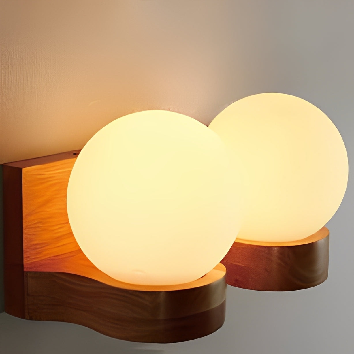 Alvaro – Edle Holz-Wandlampe