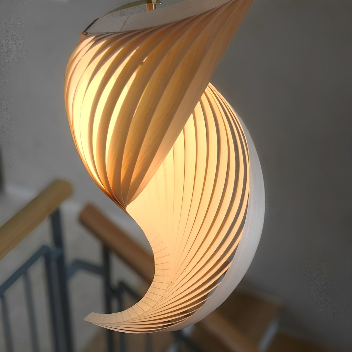 Mira – Kreative Pendelleuchte aus Holz