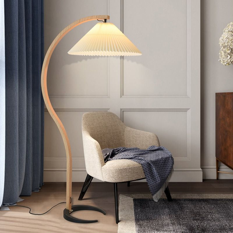 Selina – Nordische Stehlampe im Retro-Stil
