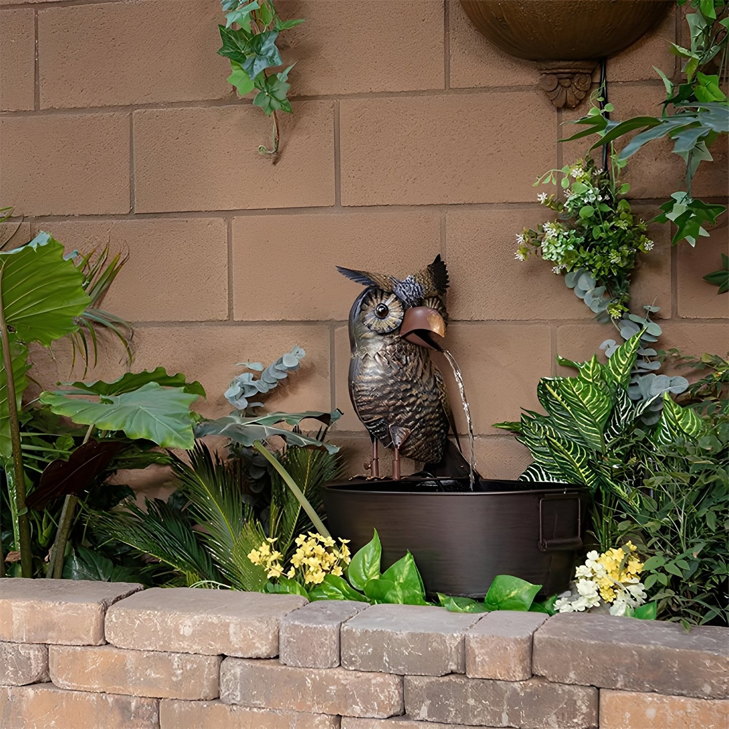 Taviano – Rustikale Gartenbrunnen-Dekoration aus Kunstharz