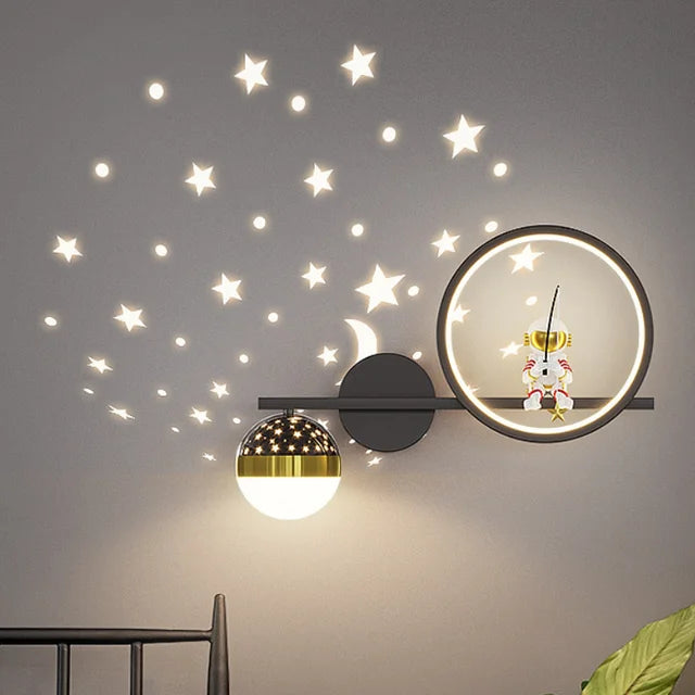 Cosmo – Astronauten-Wandleuchte mit LED für das Kinderzimmer