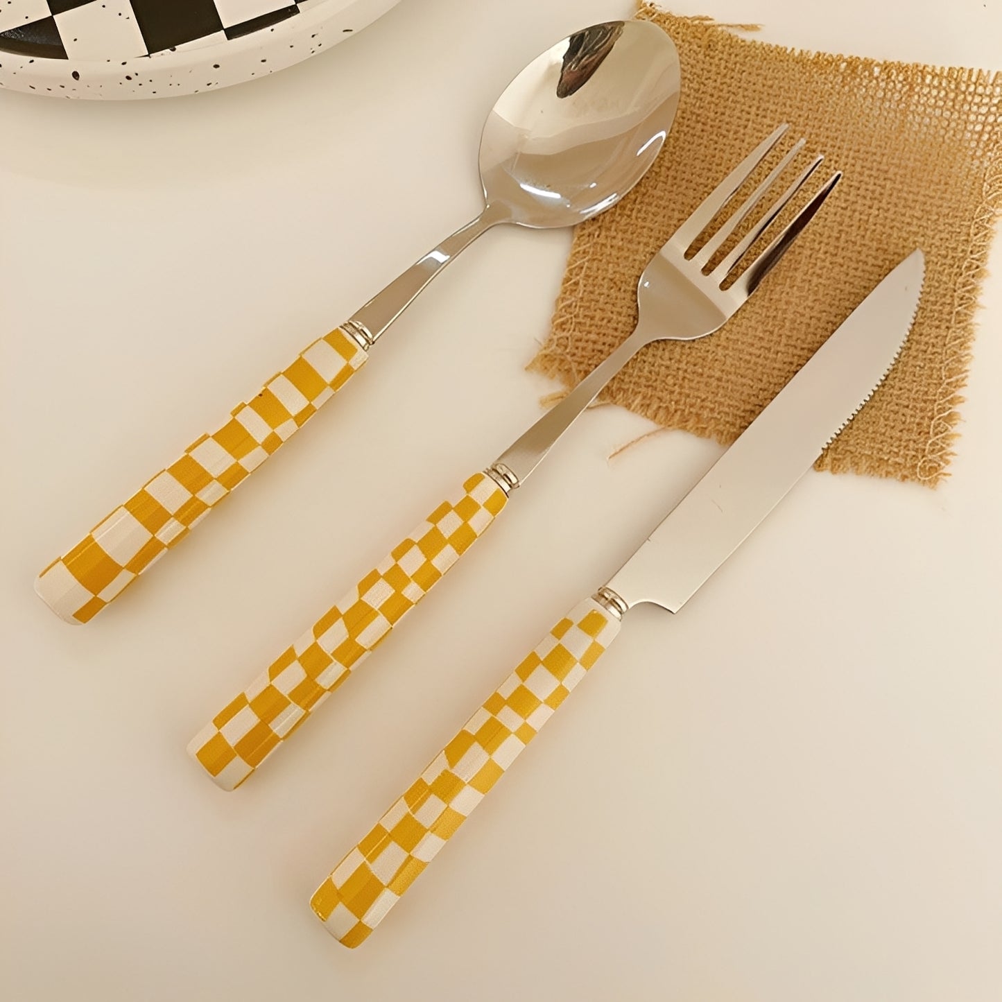 Checka – Keramik-Besteckset im Schachbrett-Design