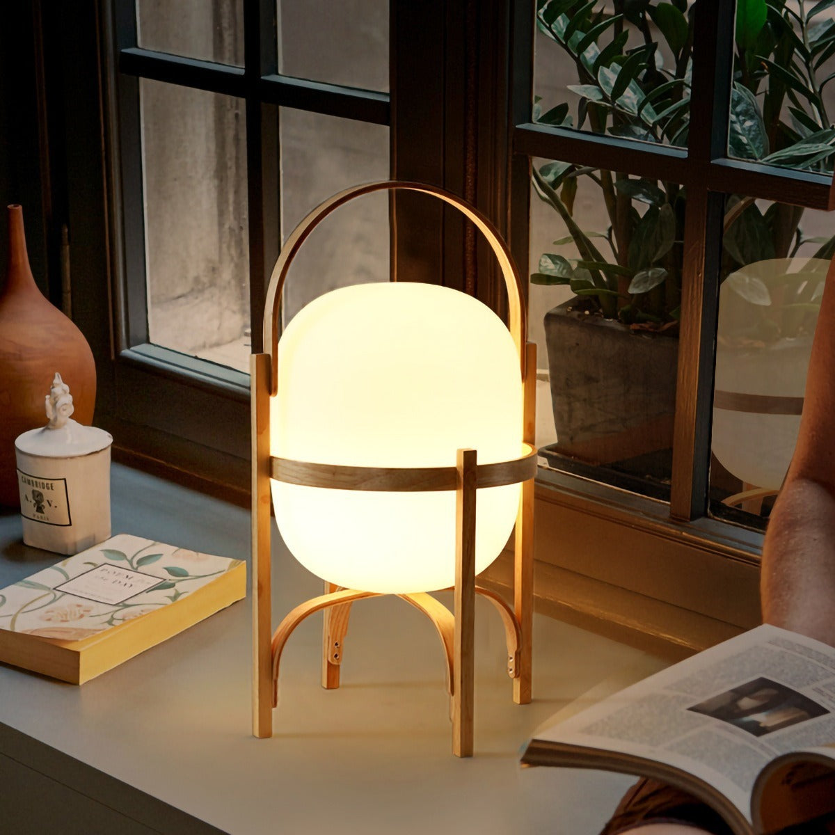 Malin – Holz & Glas Stehlampe