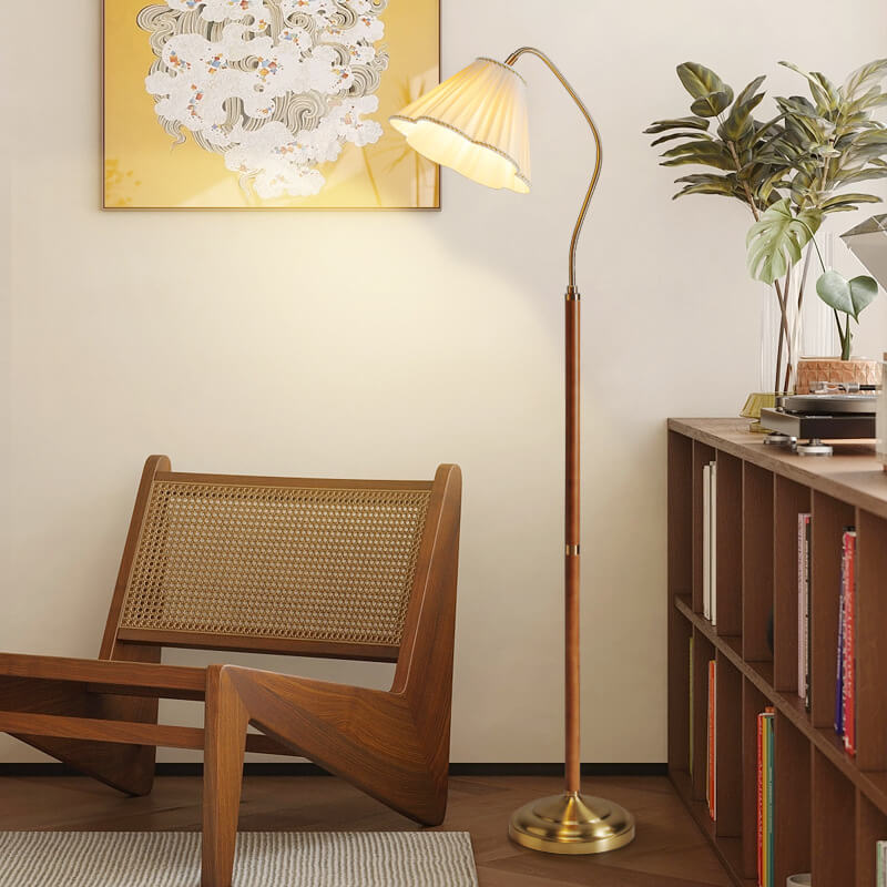 Leandro – Massivholz Stehlampe
