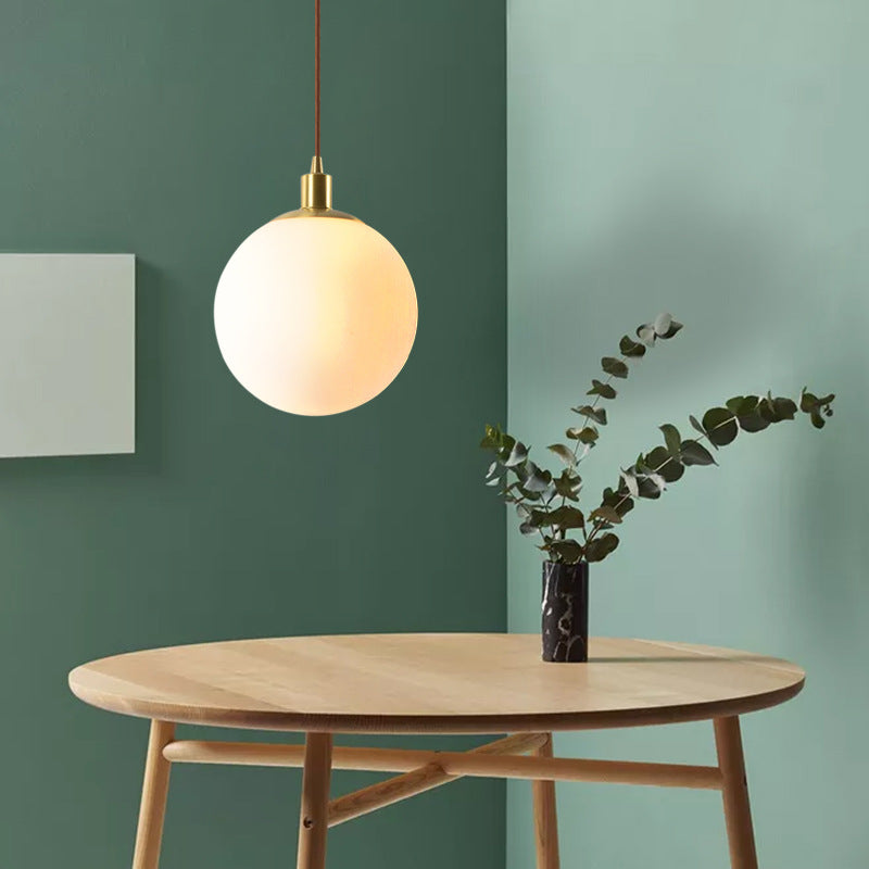 Toshi – Nordischer Glas-Kronleuchter in Kugelform