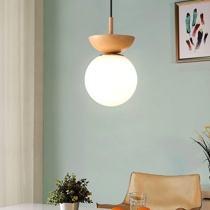 Nivara – Moderne Deckenlampe aus Holz