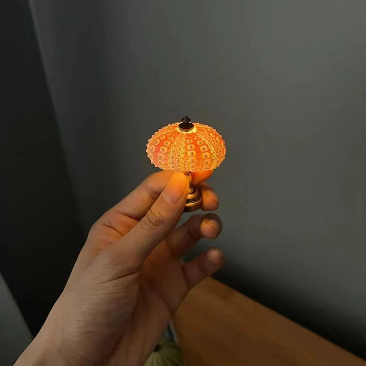 Nerida – Handgefertigte Seeigel-Qualle Nachtlampe