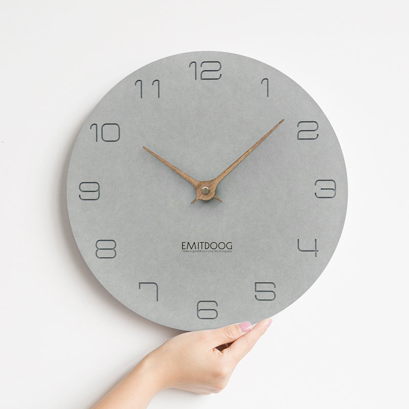 Skye – Graue Nordische Wanduhr
