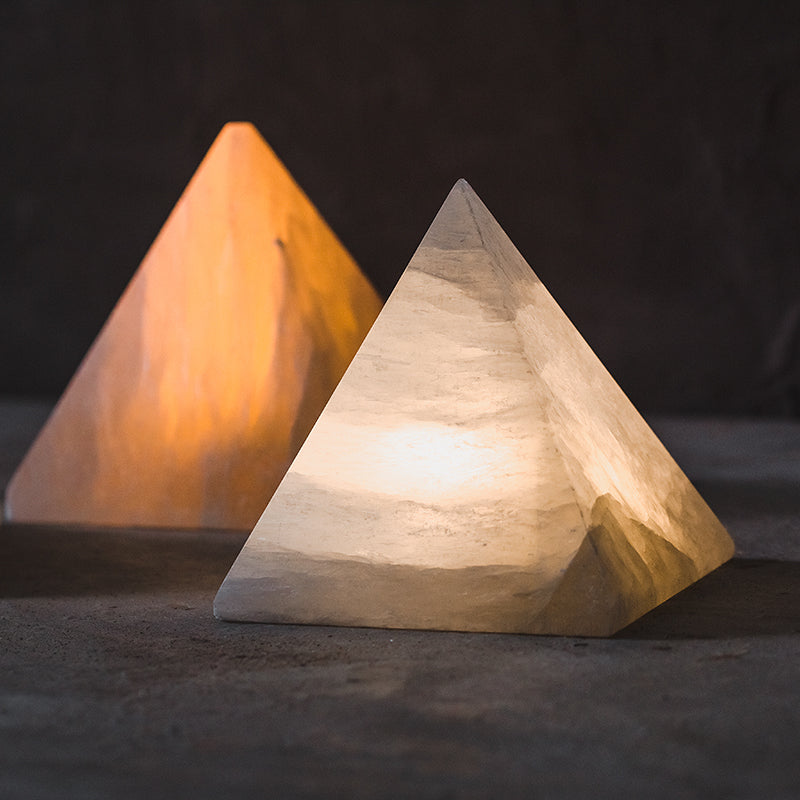 Astra – Naturstein-Pyramidenlampe