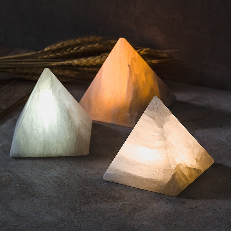 Astra – Naturstein-Pyramidenlampe