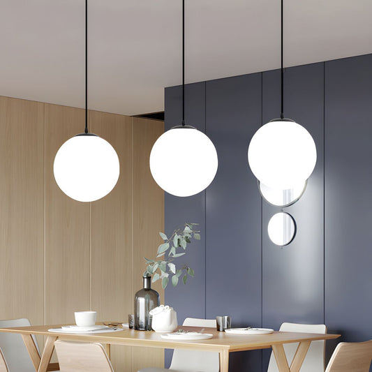 Giro – Elegante Kugelform Pendelleuchte