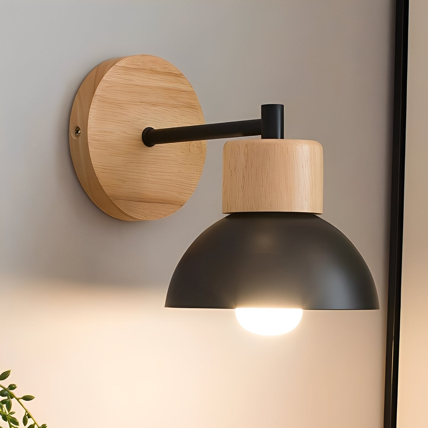 Elian – Halbrunde Holz-Wandlampe