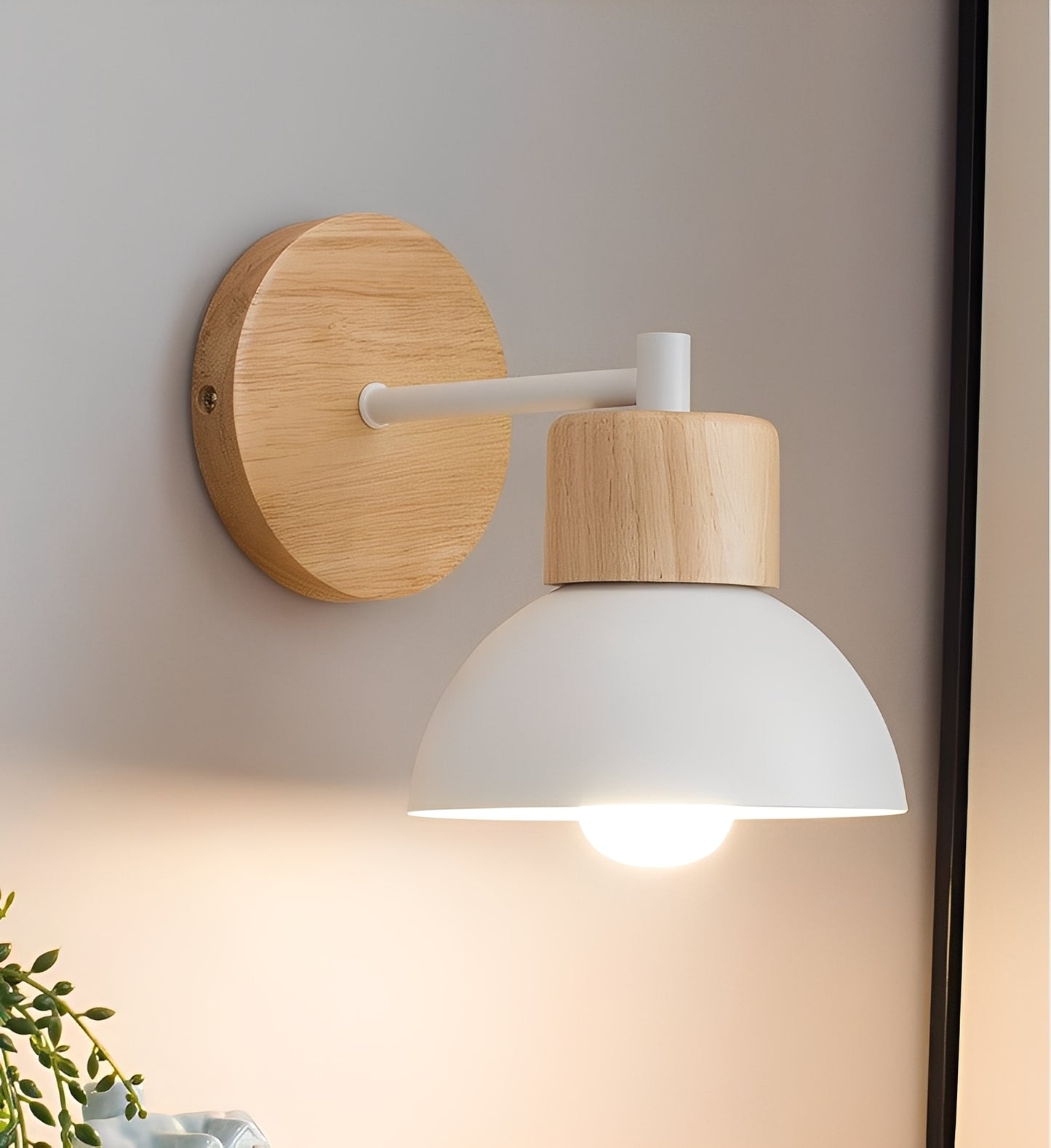 Elian – Halbrunde Holz-Wandlampe