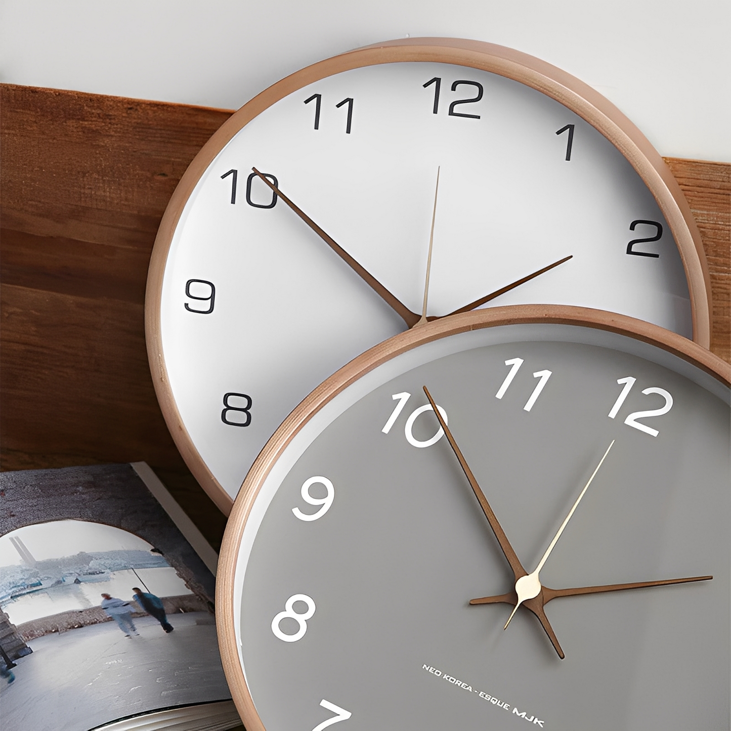Ray – Graue Wanduhren aus Holz