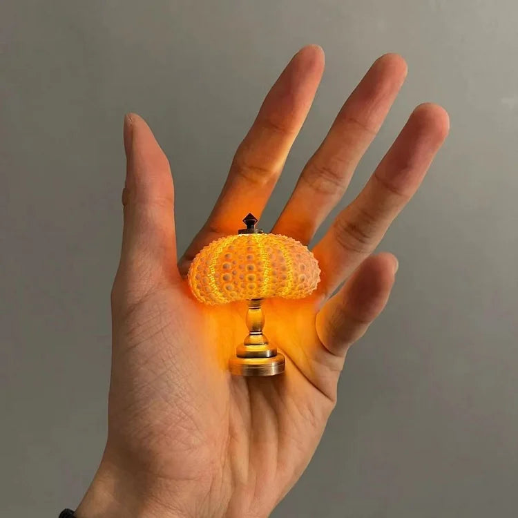 Nerida – Handgefertigte Seeigel-Qualle Nachtlampe