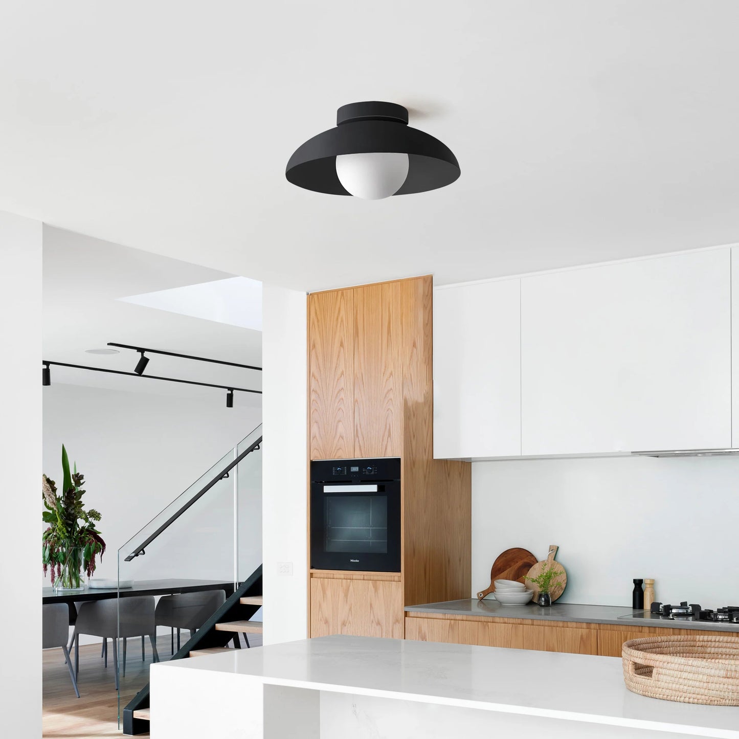 Nila – Minimalistische Metall-Deckenleuchte