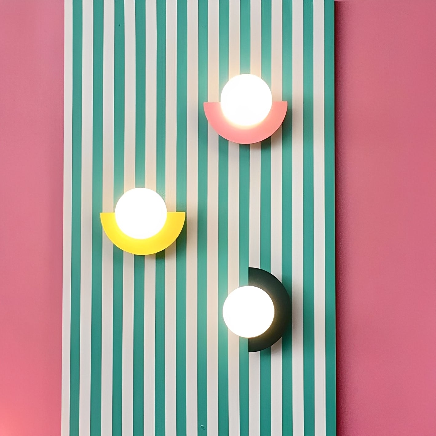 Lia – Bunte Wandlampe für Akzentwände