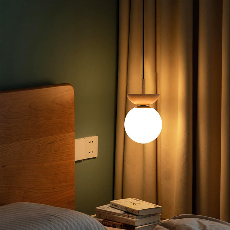 Nivara – Moderne Deckenlampe aus Holz