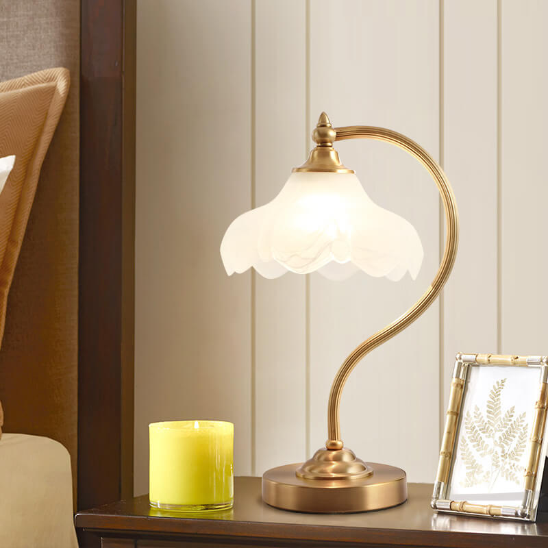 Maribel – Vintage Messing und Glas Blüten-Tischlampe