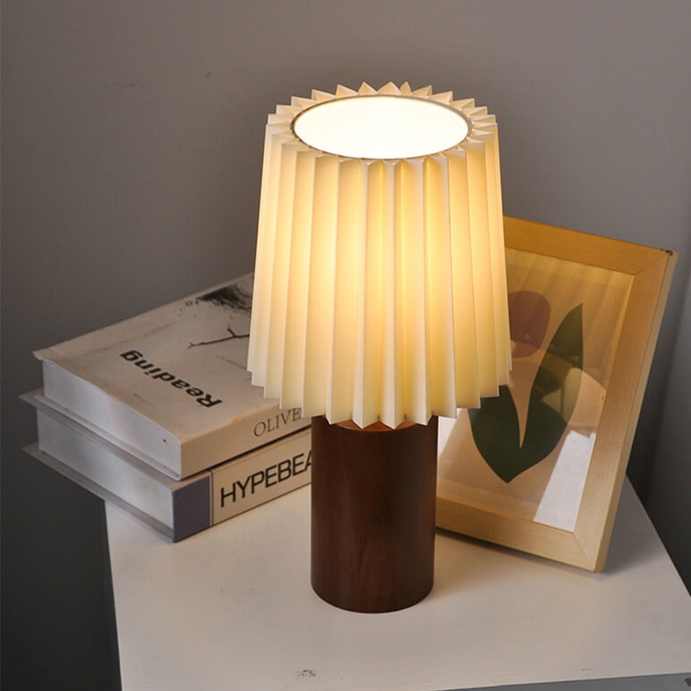 Claudia – Französische Nachttischlampe im klassischen Stil