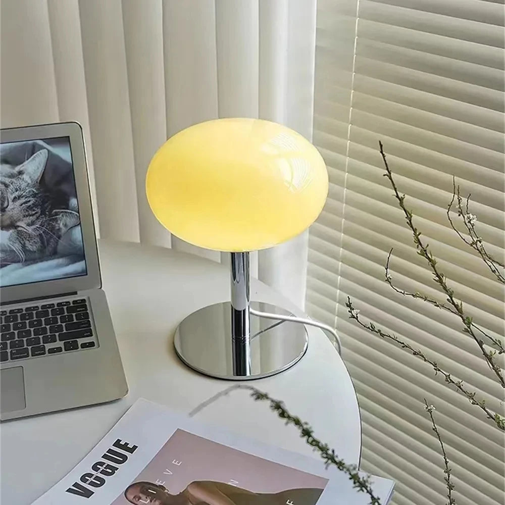 RetroPop – Farbige Tischlampe im Bauhaus-Design mit Kunst-Charakter