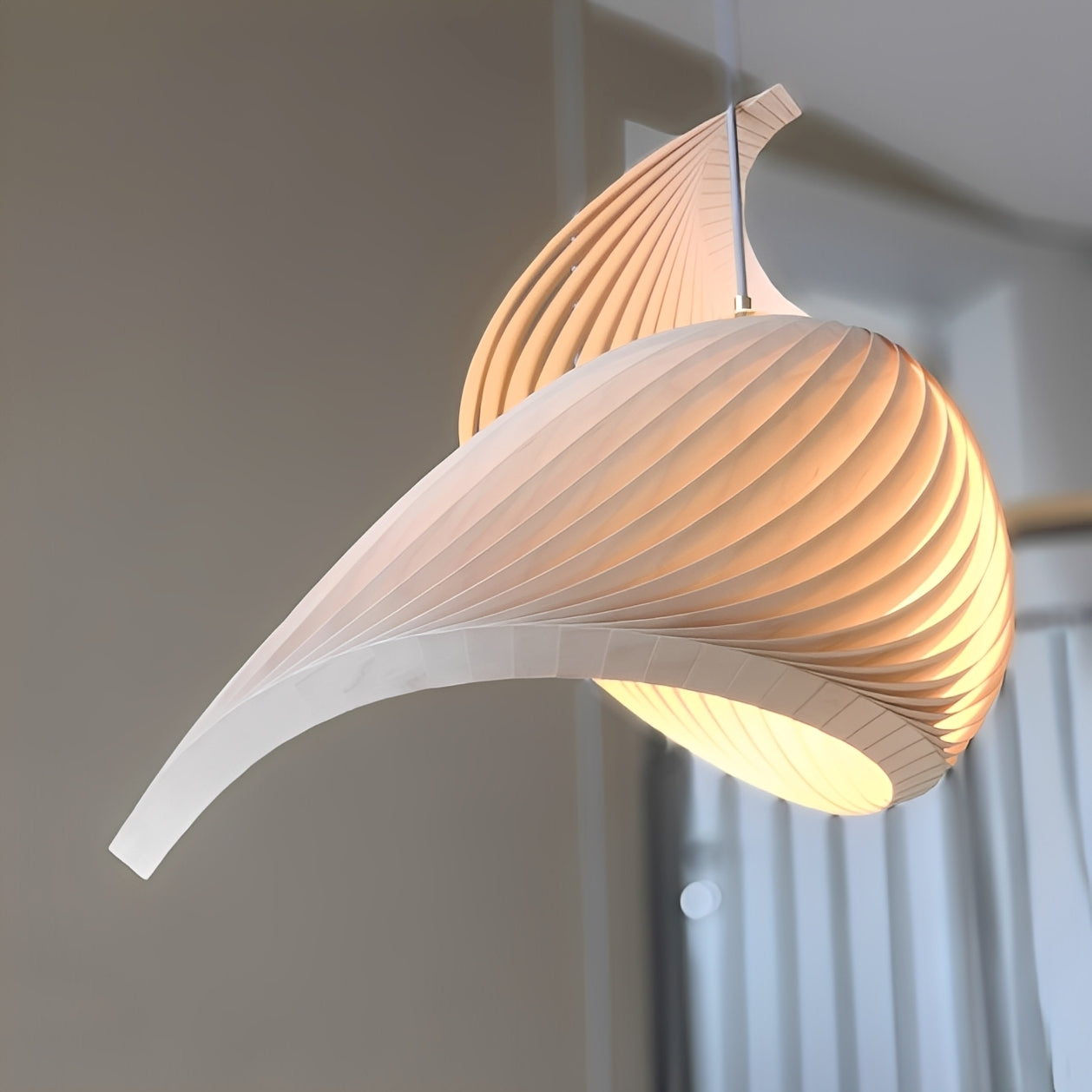 Mira – Kreative Pendelleuchte aus Holz