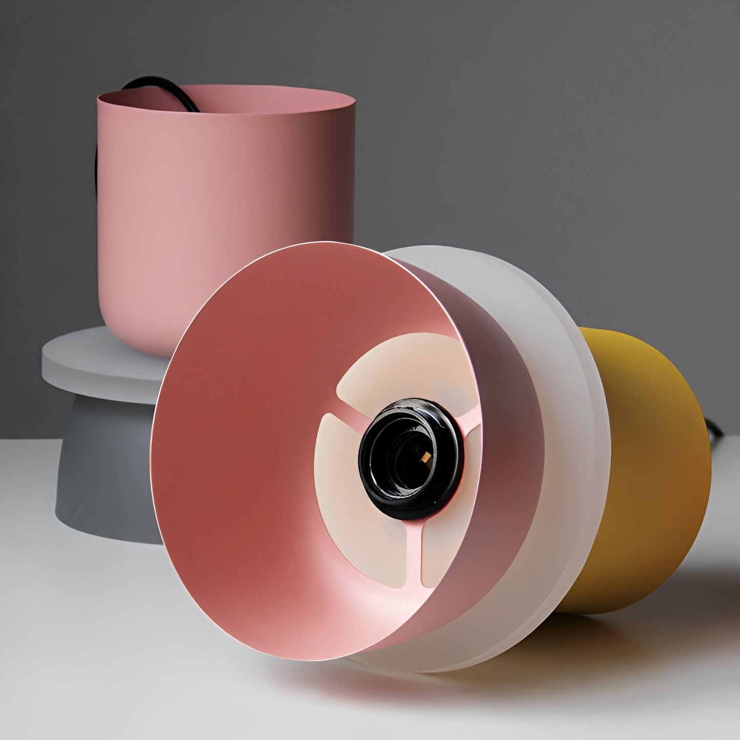 Vera – Schlichte und elegante Drei-Lichter Lampe
