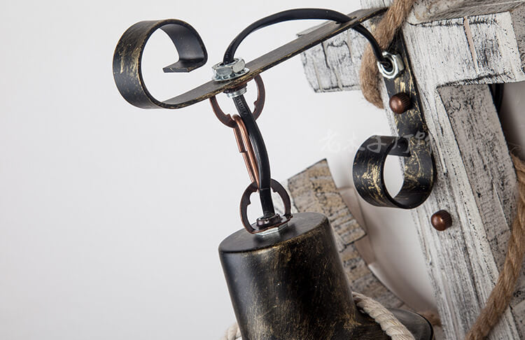 Dorian – Industrielle Retro-Wandleuchte im Anker-Design