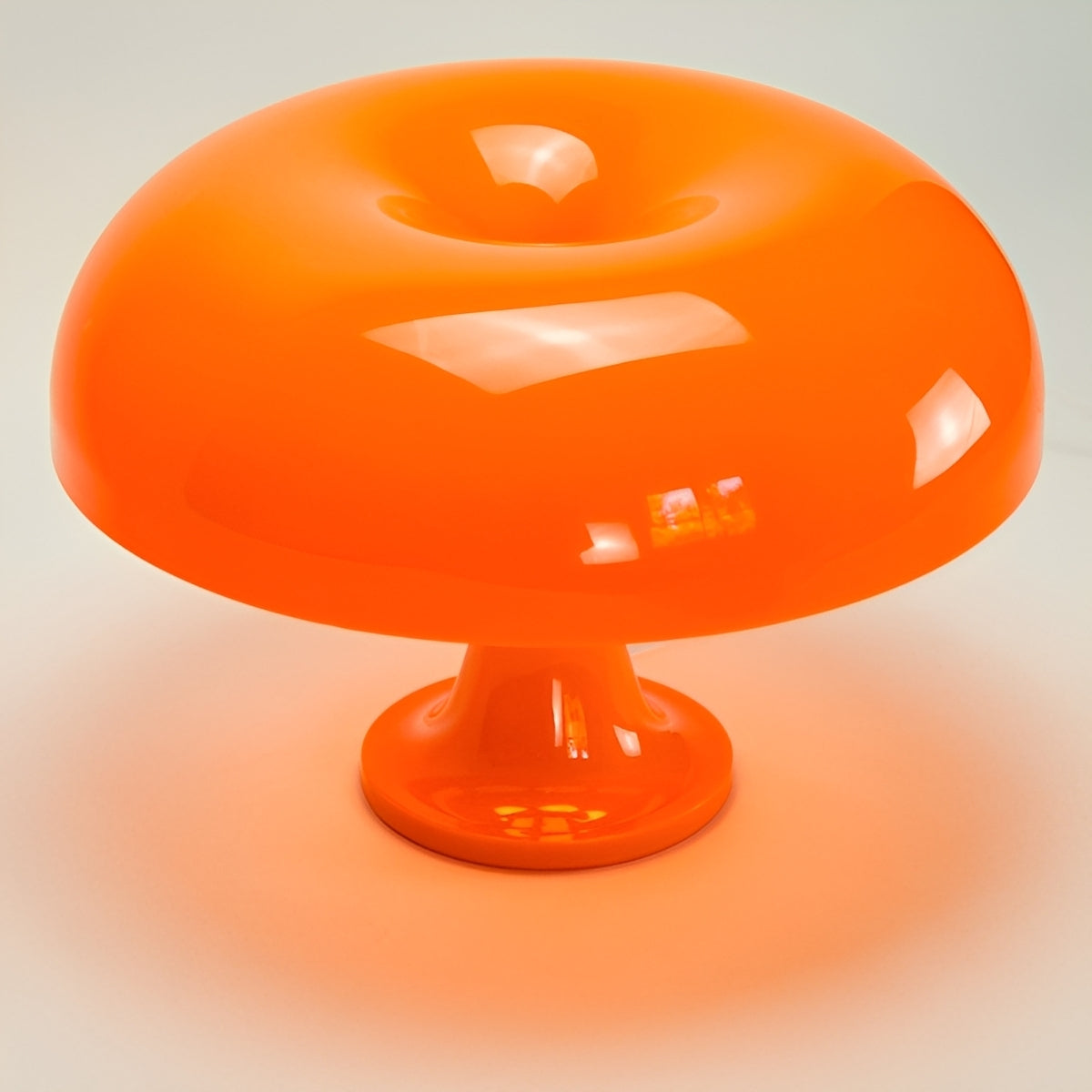 Mira – Dimm­bare Pilz Tischlampe mit USB