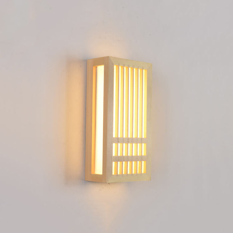 Hana – Schlichte Wandleuchte aus Massivholz