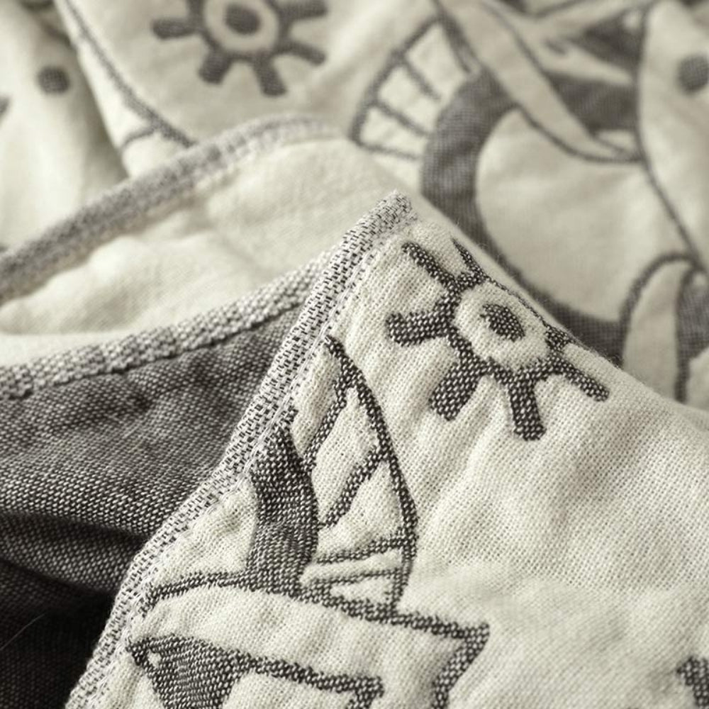 Malte – Tagesdecke mit beigem und grauem Muster