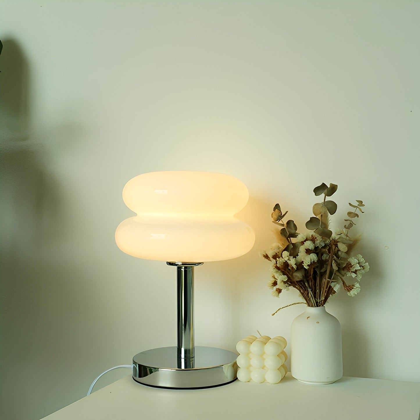 Miyu – Dekorative Glaslampe im Cream-Stil