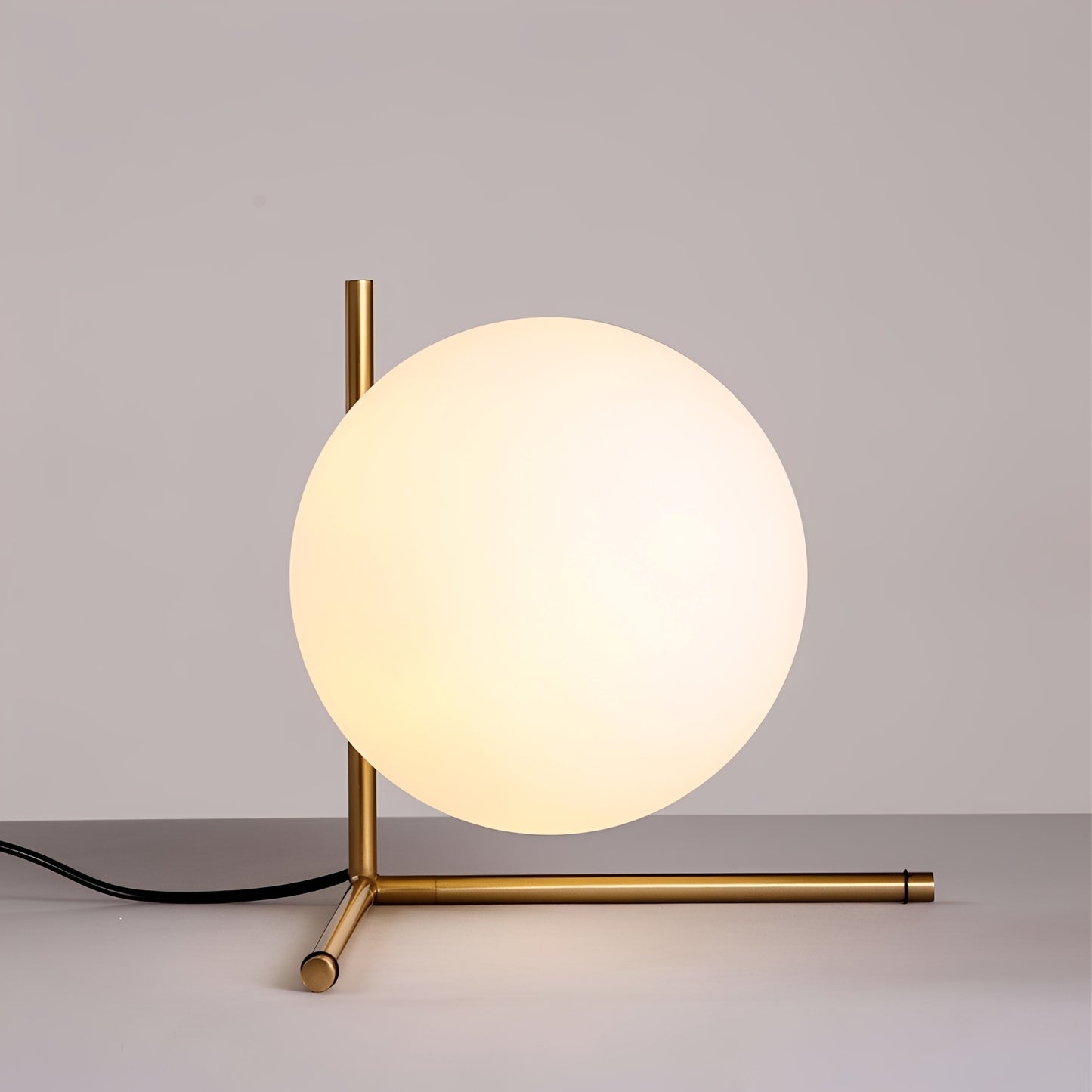 Raffy – Schlichte Glaskugel-Tischlampe