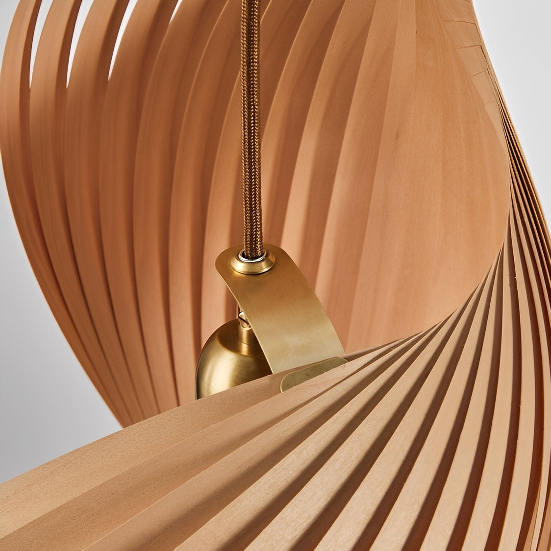 Mira – Kreative Pendelleuchte aus Holz