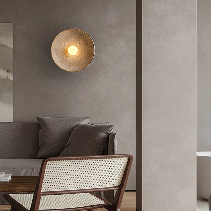 Haru – Dekorative Nachttisch-Wandlampe