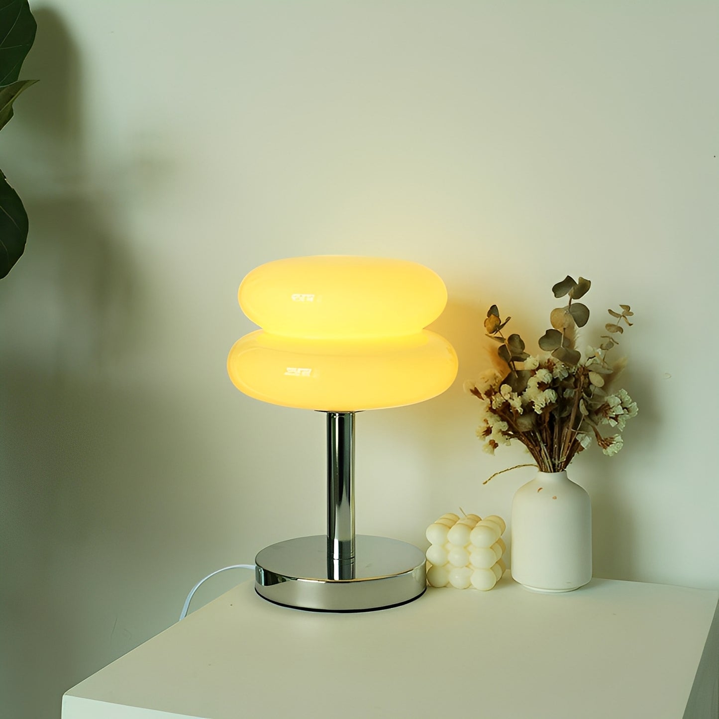 Miyu – Dekorative Glaslampe im Cream-Stil
