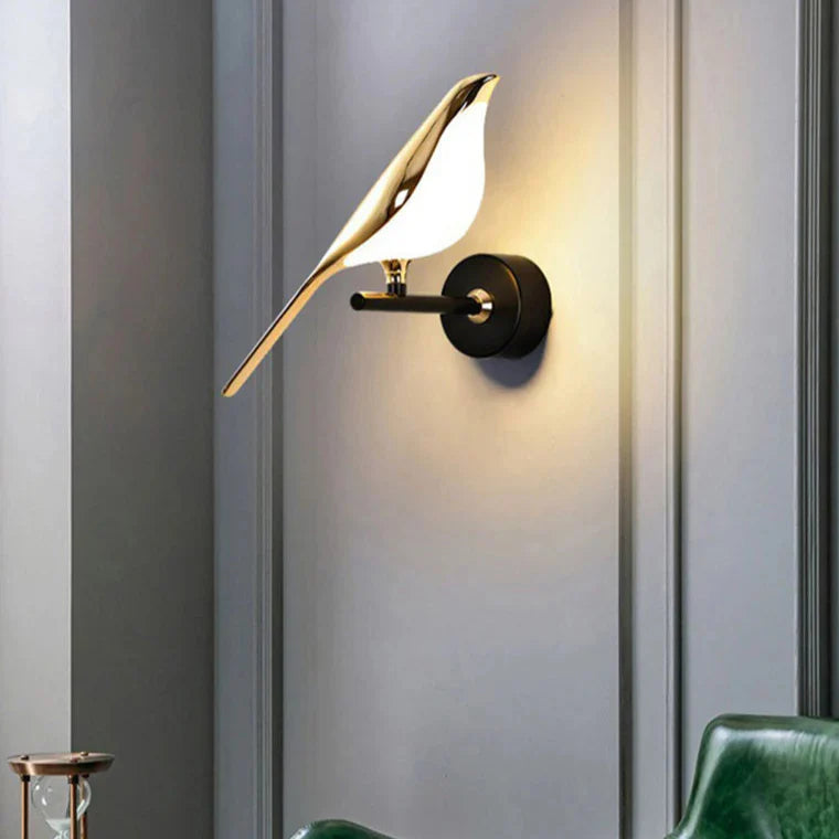Nola – Künstlerische Vogel Wandleuchte