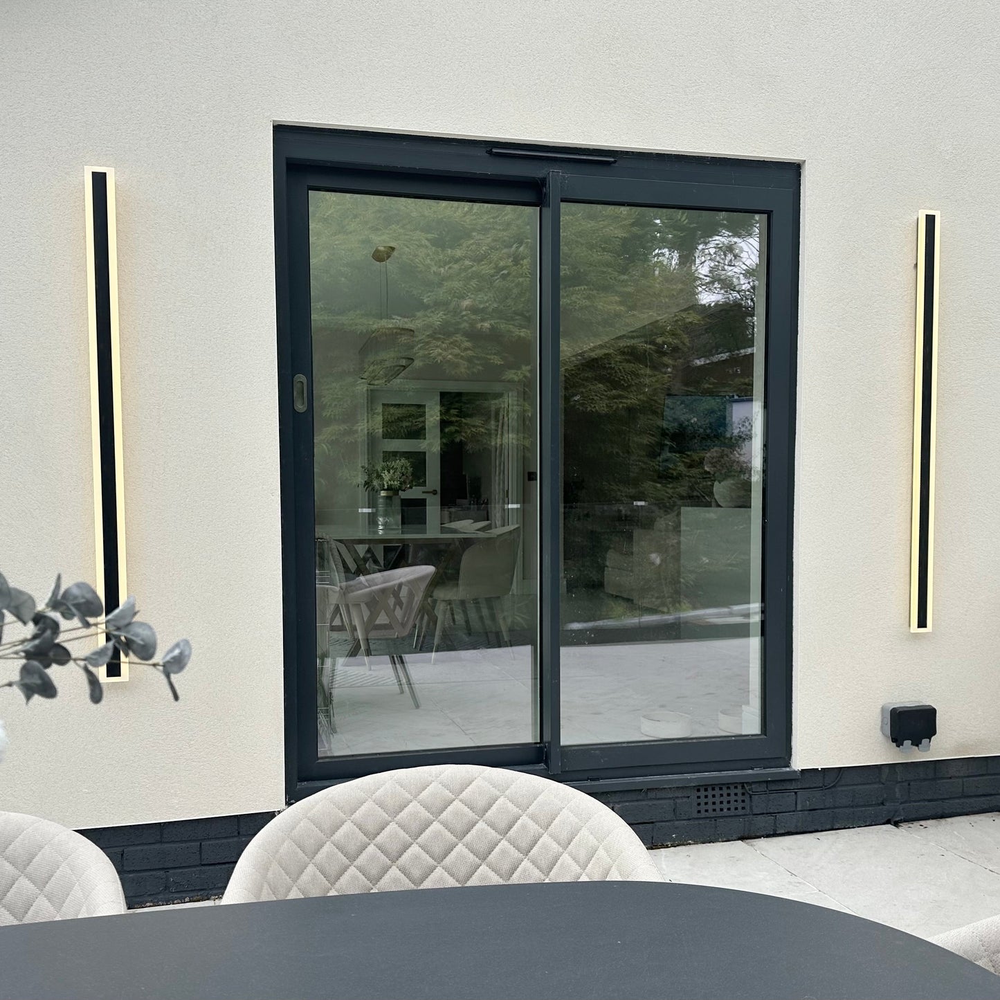 Stria – Minimalistische LED-Außenwandleuchte