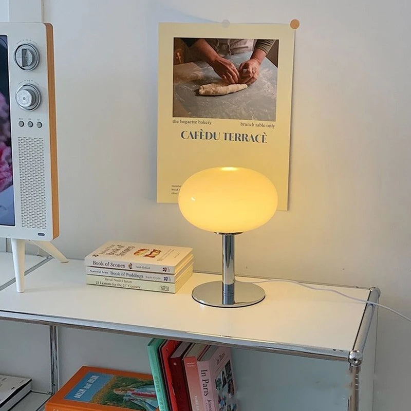 RetroPop – Farbige Tischlampe im Bauhaus-Design mit Kunst-Charakter