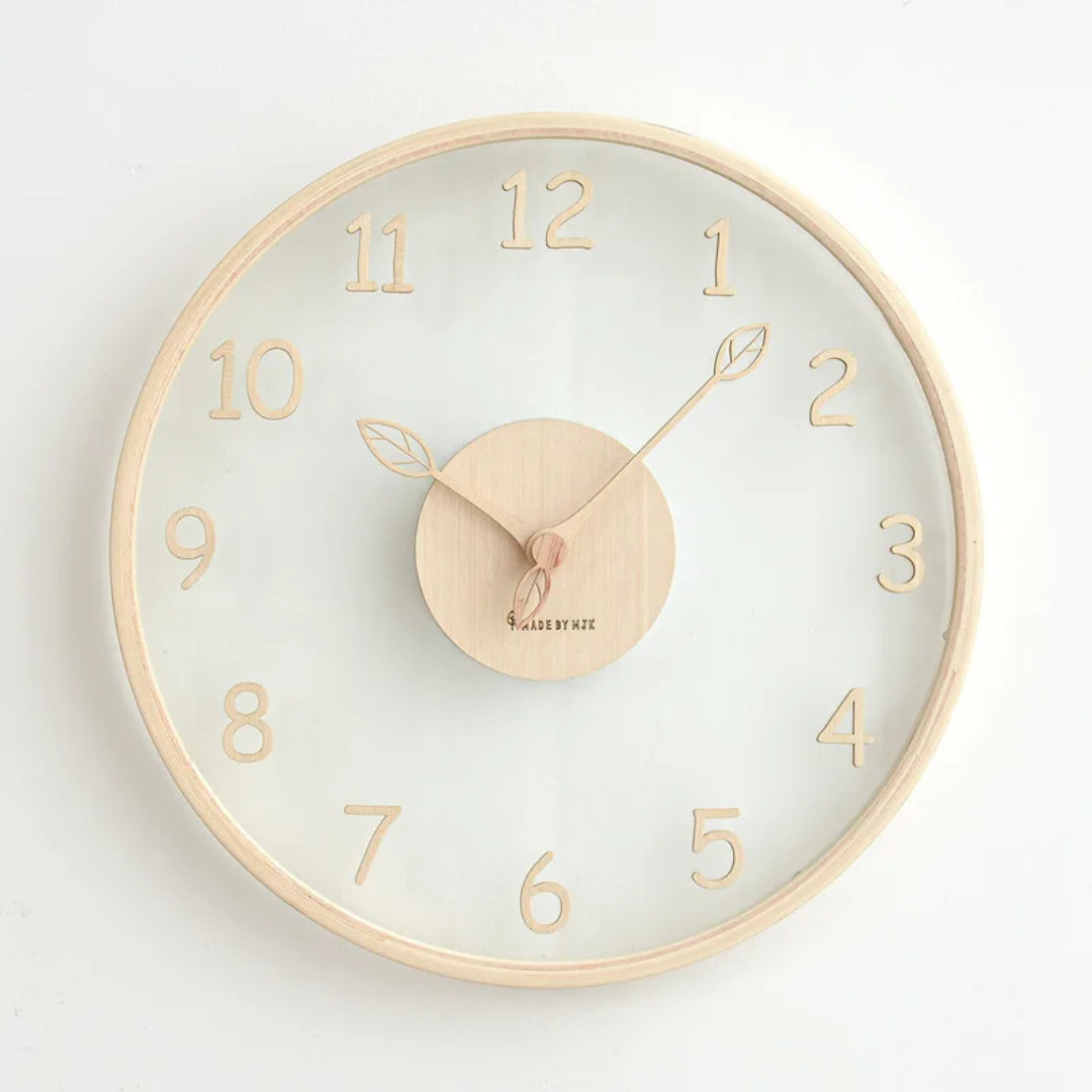 Jasmin – Wanduhr aus Holz und Glas