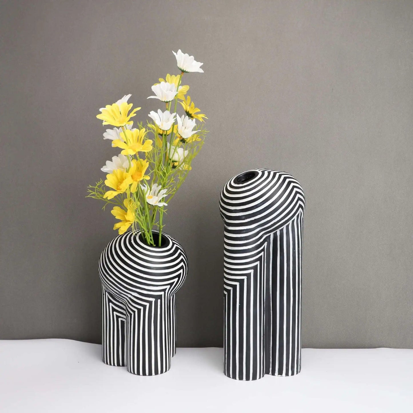 Vivienne – Europäische Vase mit schwarz-weißen Streifen