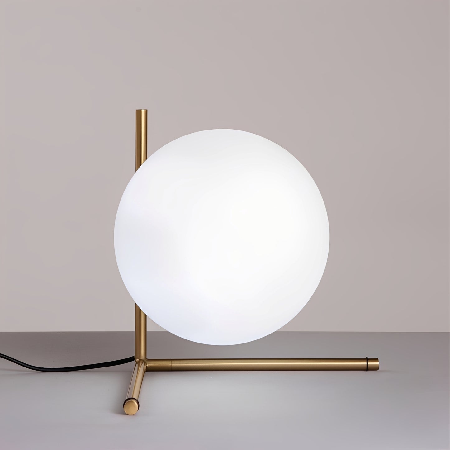Raffy – Schlichte Glaskugel-Tischlampe