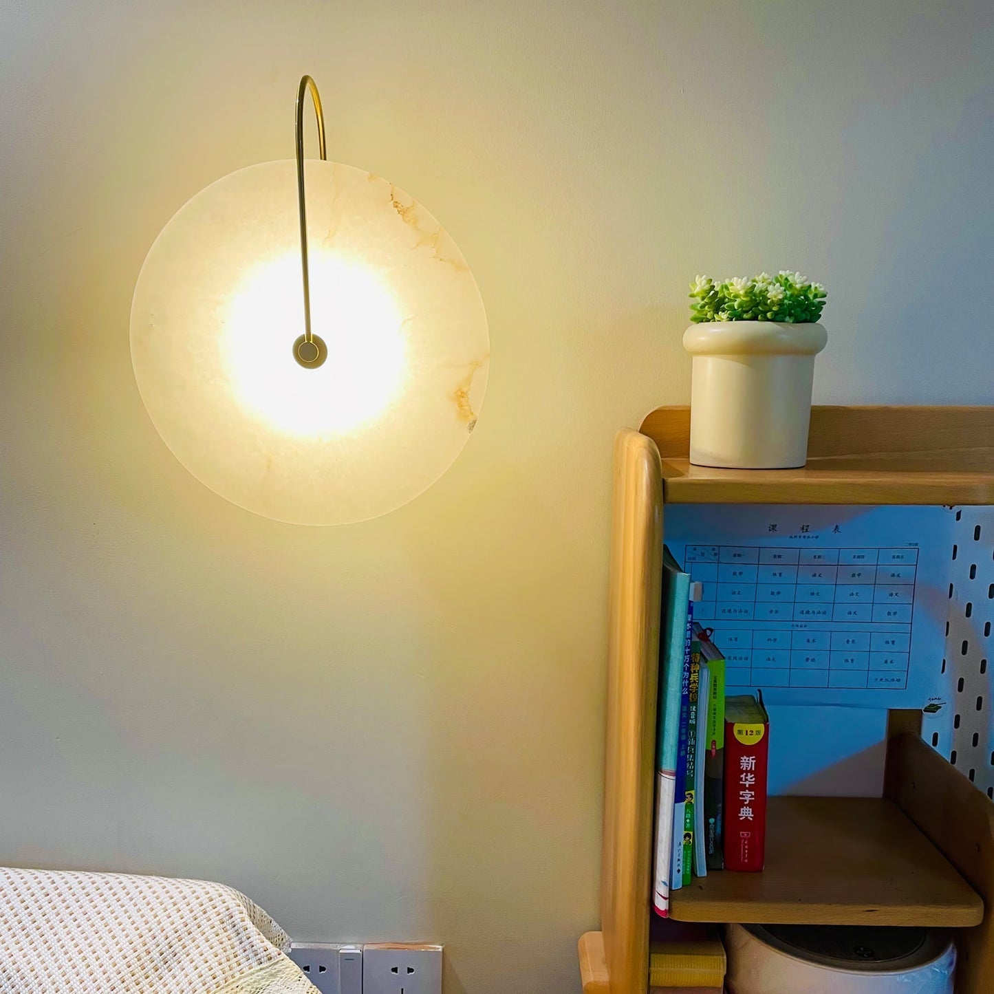 Aveline – LED-Wandleuchte aus Alabasterstein