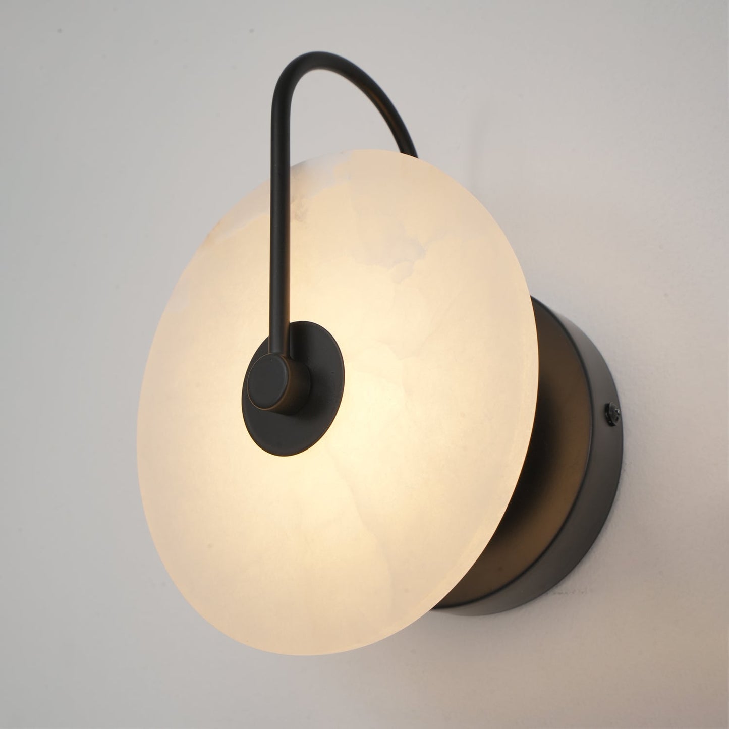 Aveline – LED-Wandleuchte aus Alabasterstein