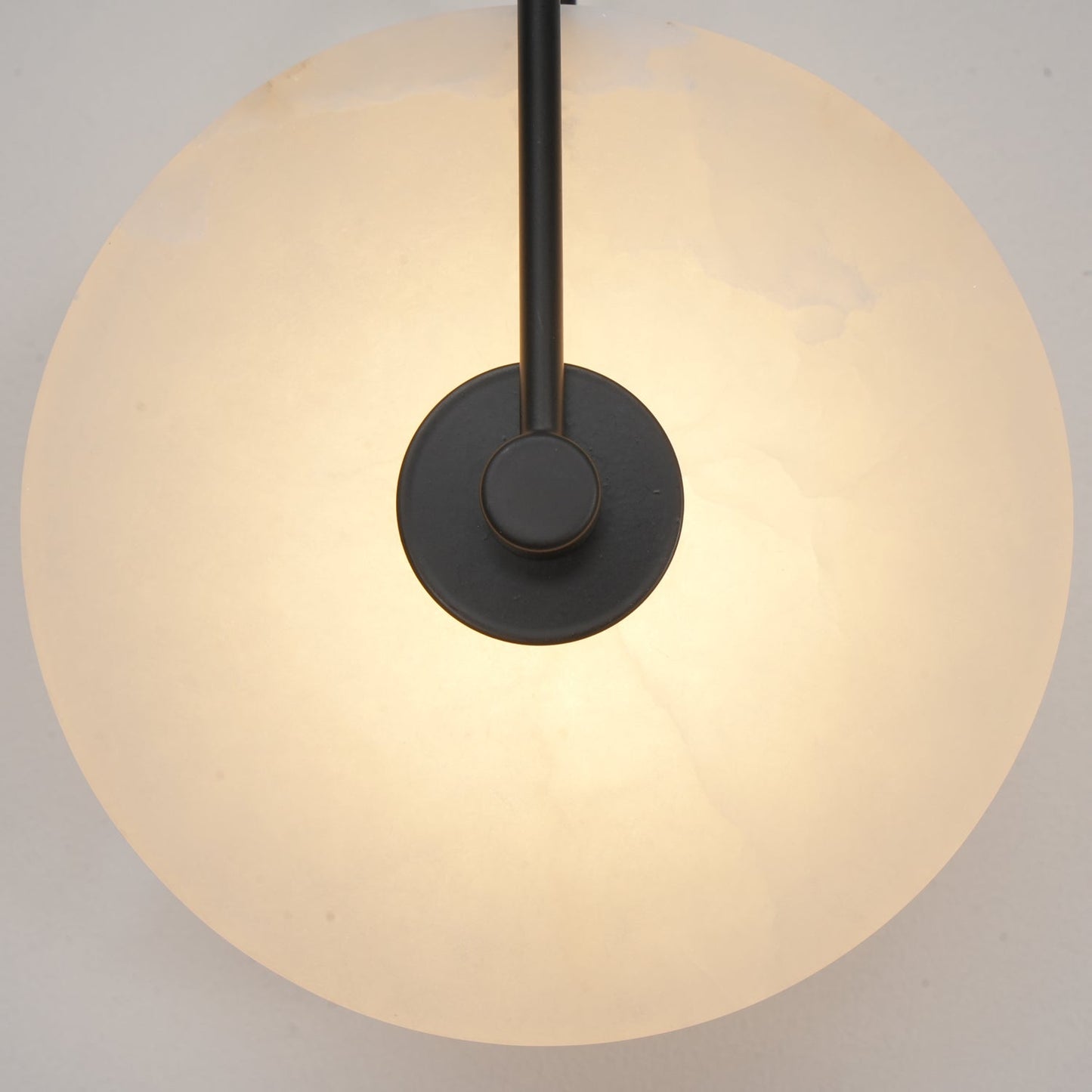 Aveline – LED-Wandleuchte aus Alabasterstein