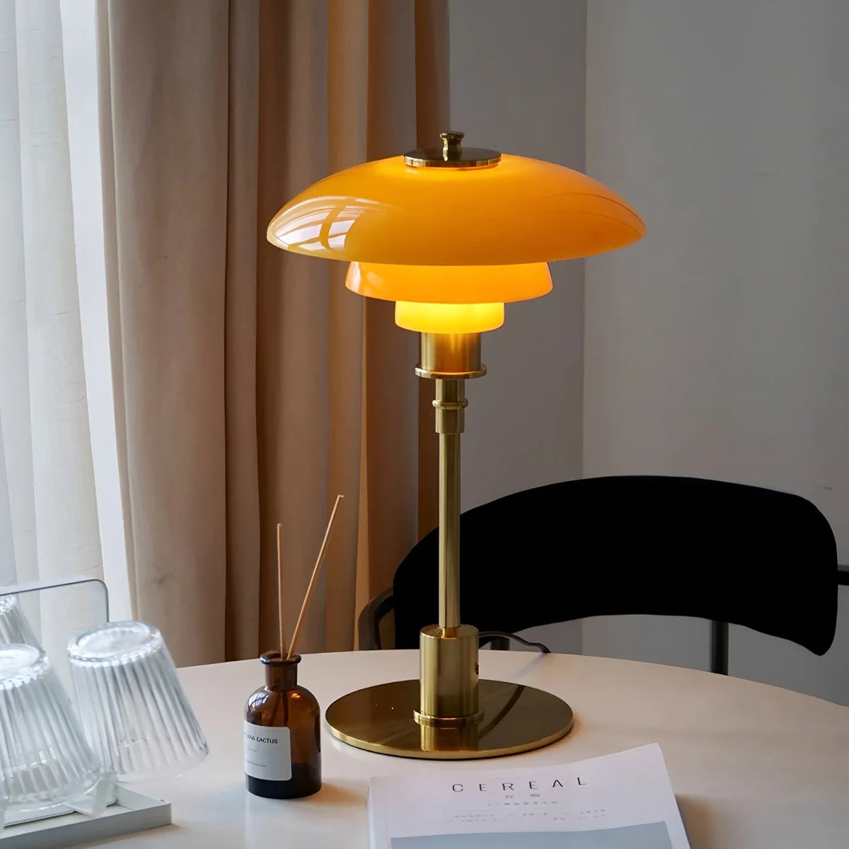 Akemi – Künstlerische Glas Tischlampe