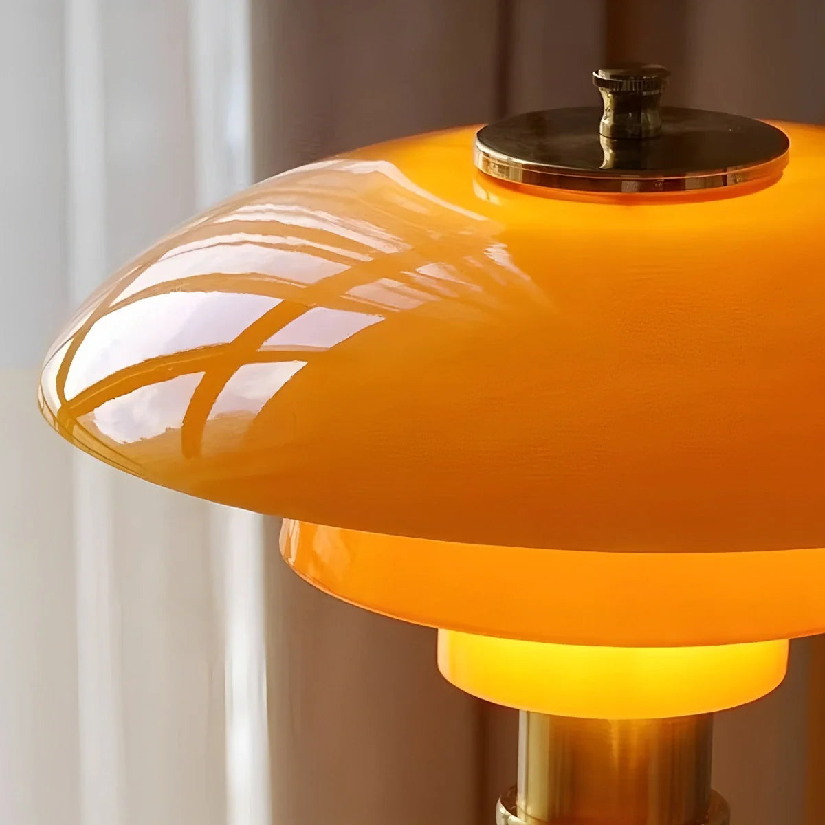 Akemi – Künstlerische Glas Tischlampe