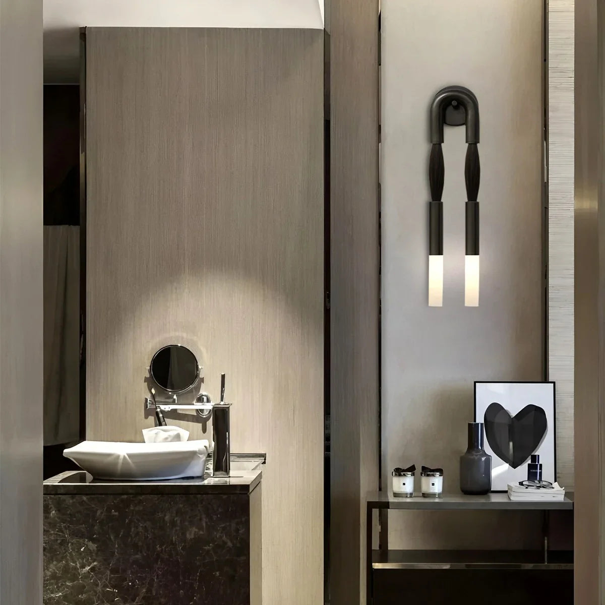 Kuro – Moderne Wandlampe aus Eisen