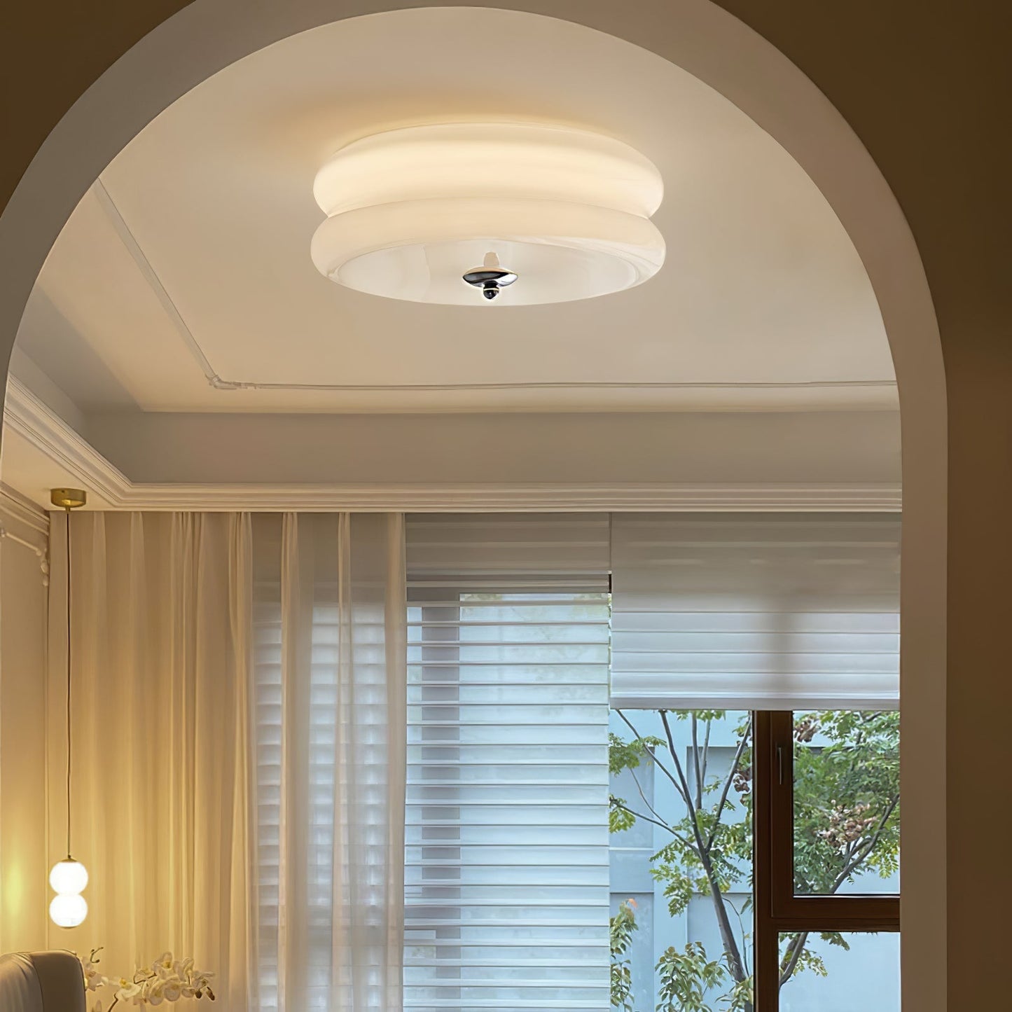 Elon – Schlichte Deckenlampe aus Glas in Creme