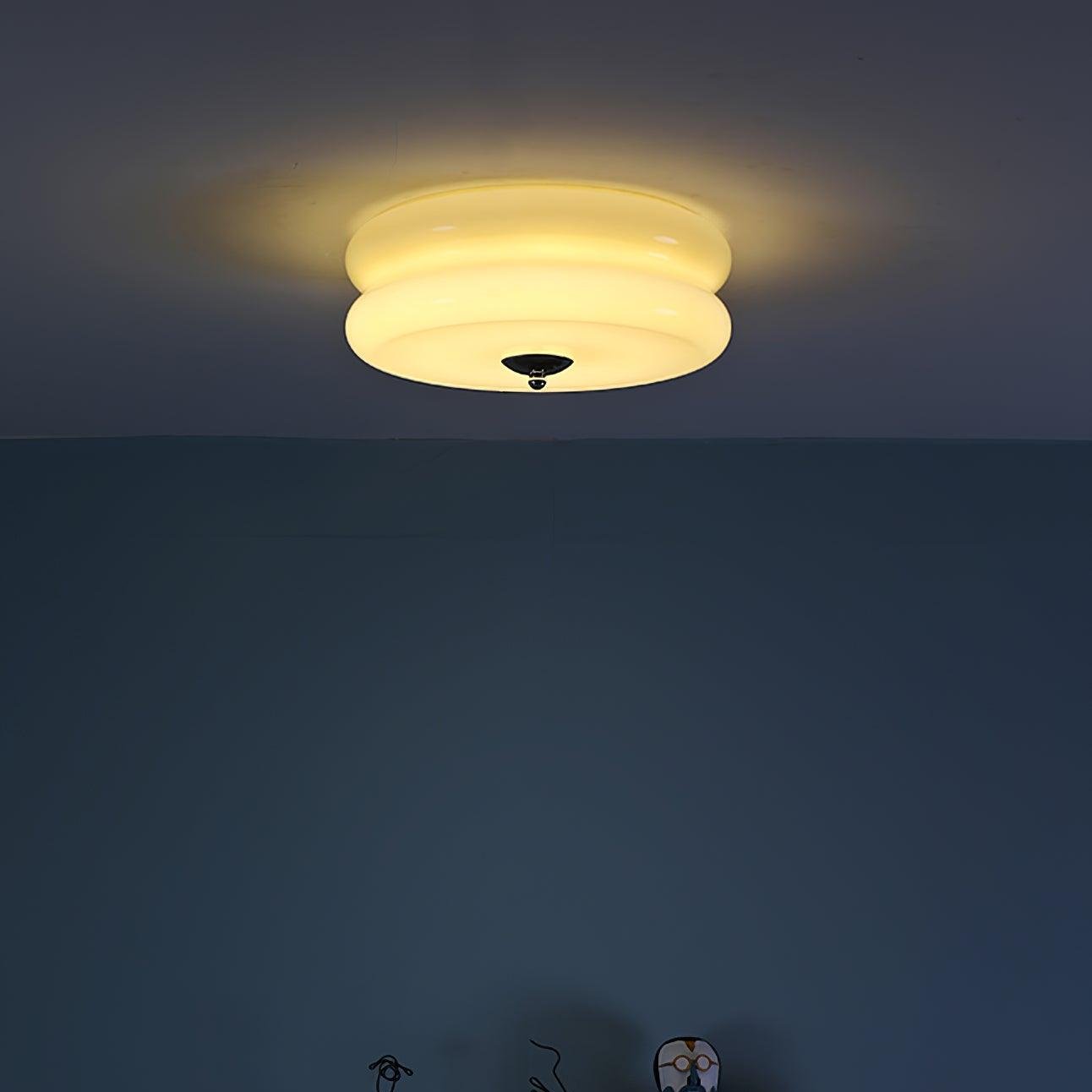 Elon – Schlichte Deckenlampe aus Glas in Creme
